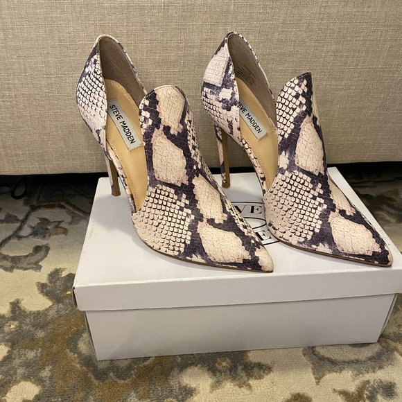 Steve Madden Shoes - Steve Madden Divided Snake Print Pumps Size 8.5